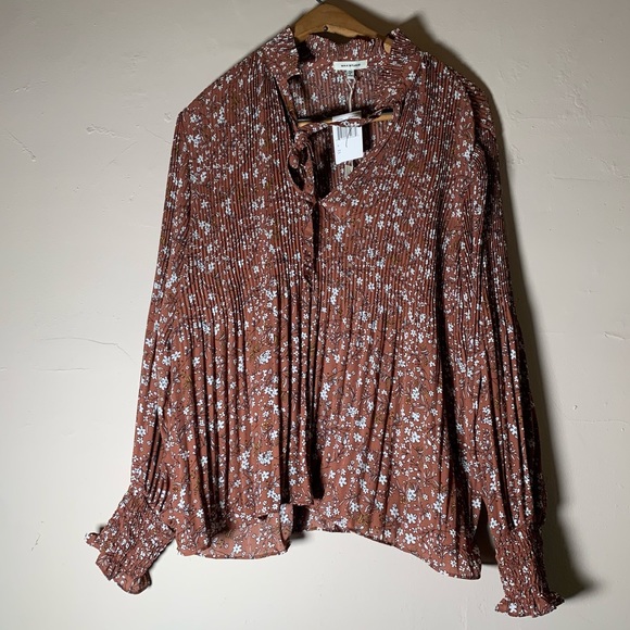 Brown ribbed light weight blouse with white floral mauscrda open low v front NWT - Picture 2 of 8